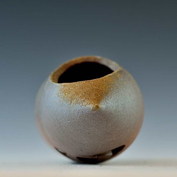 Triangular Cone Vase - Image 3